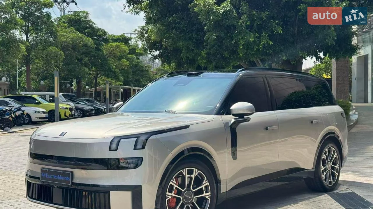 Lynk&Co 900
