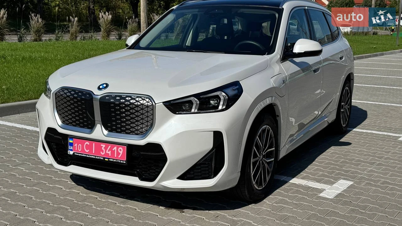 BMW iX1