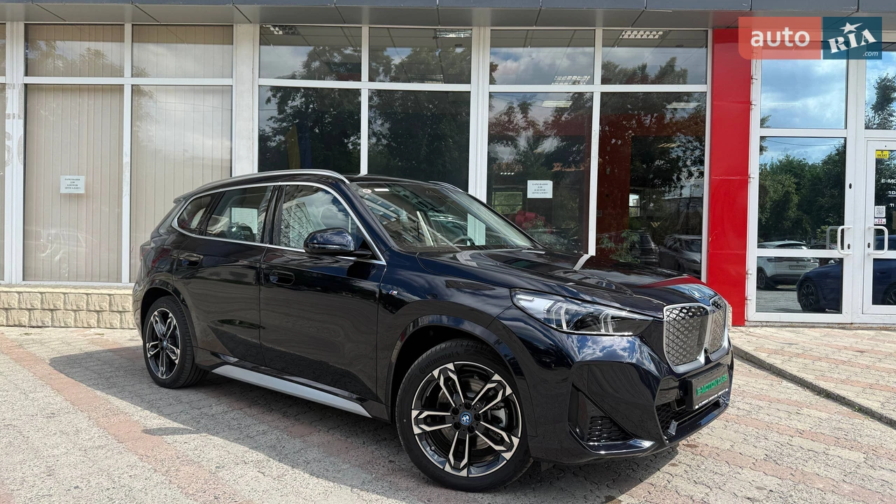 BMW iX1