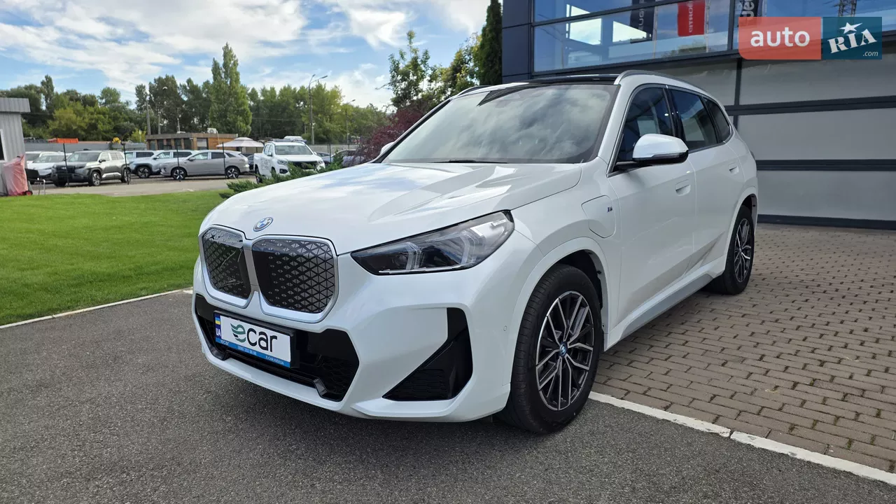 BMW iX1
