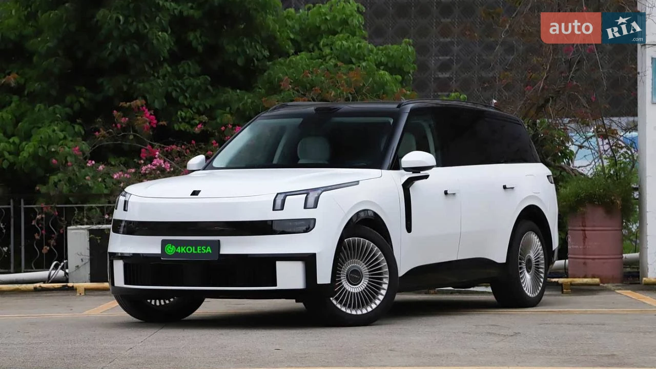 Lynk&Co 900