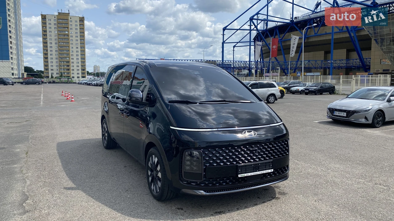 Hyundai Staria