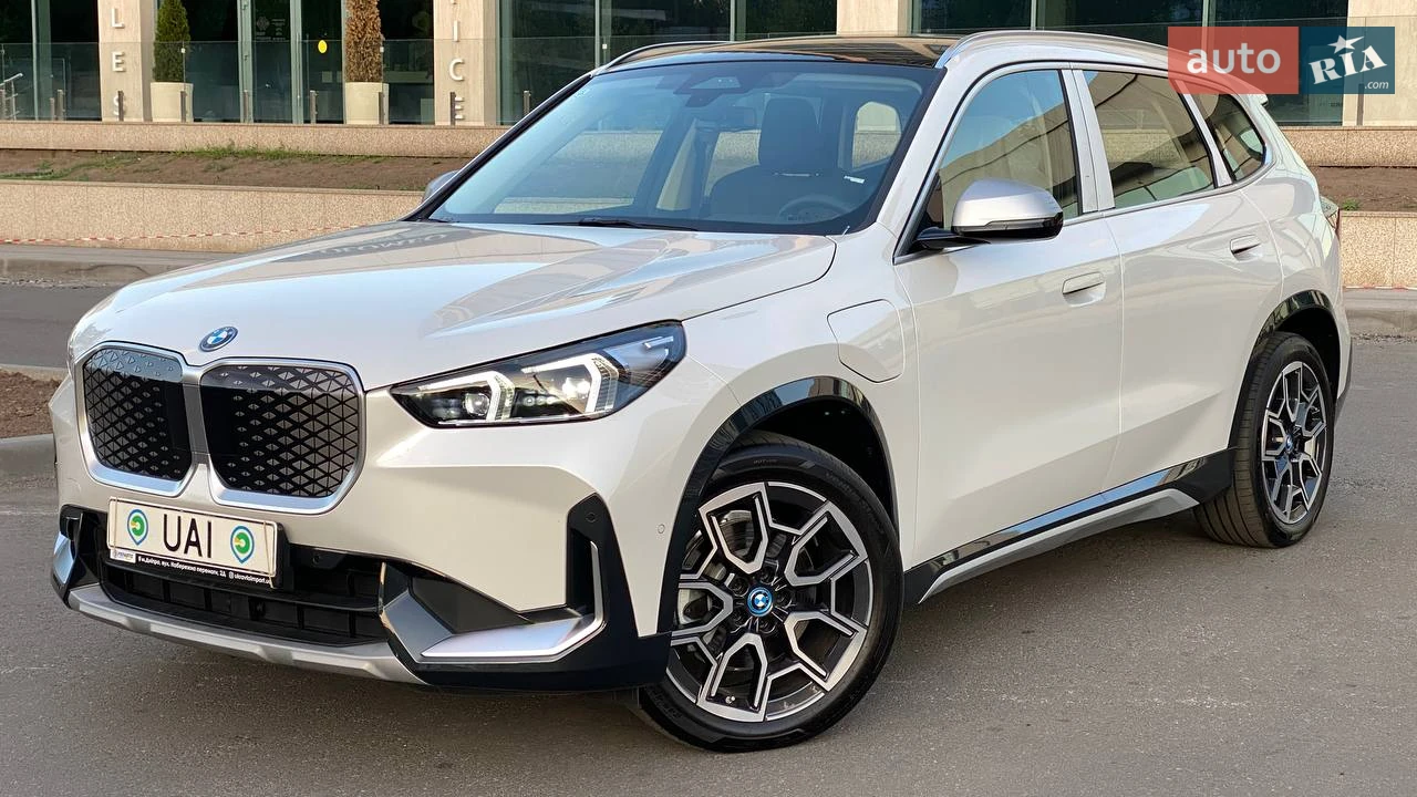 BMW iX1